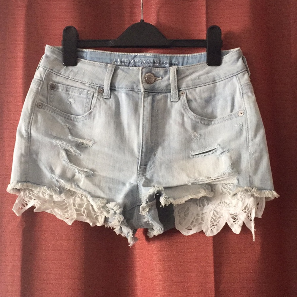 Size 6, American Eagle light denim shorts